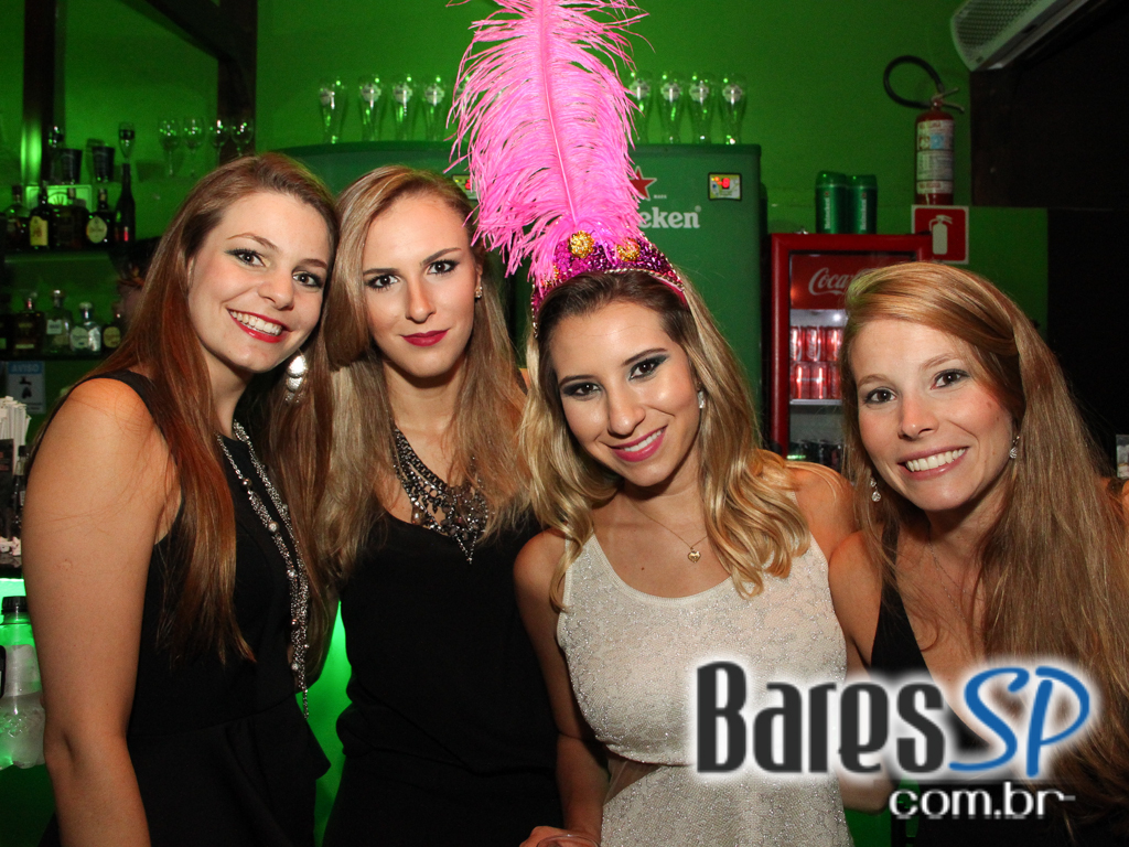 Vila Moema apresentou ambiente descontraído com DJs residentes Vila Moema apresentou ambiente descontraído com DJs residentes