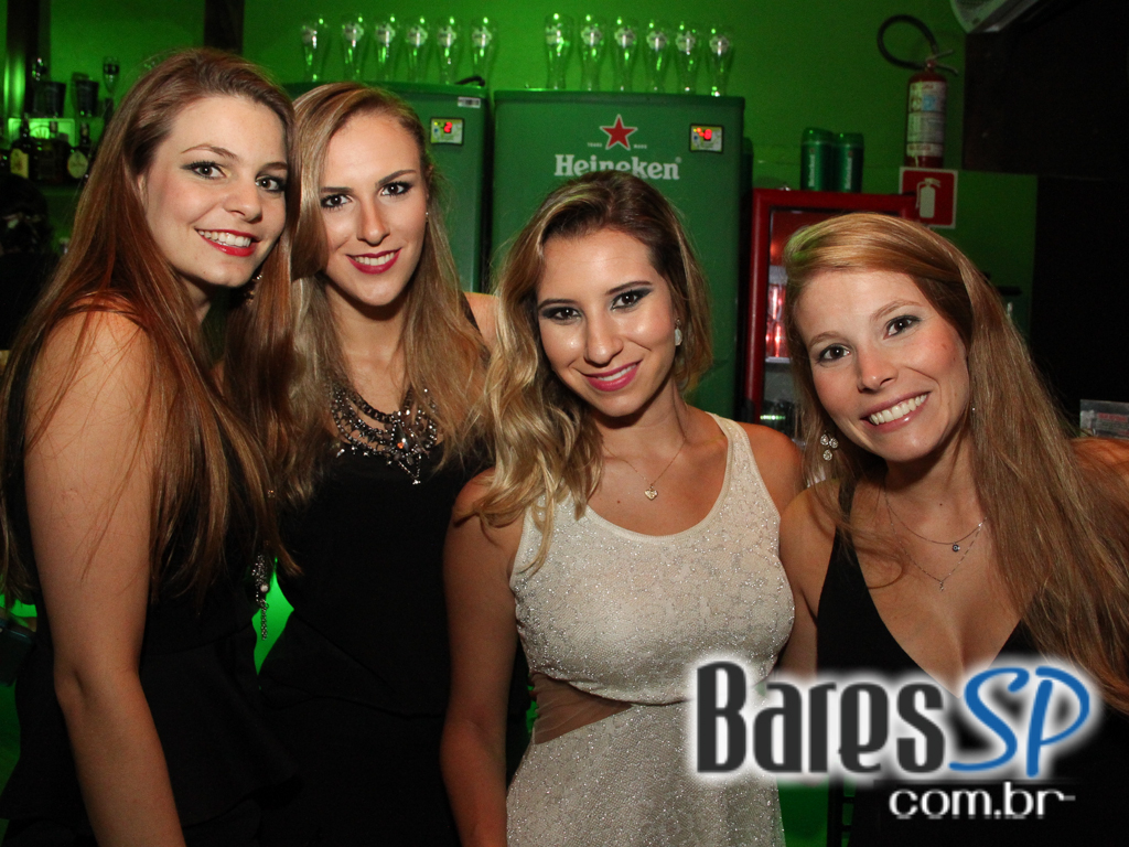 Vila Moema apresentou ambiente descontraído com DJs residentes Vila Moema apresentou ambiente descontraído com DJs residentes