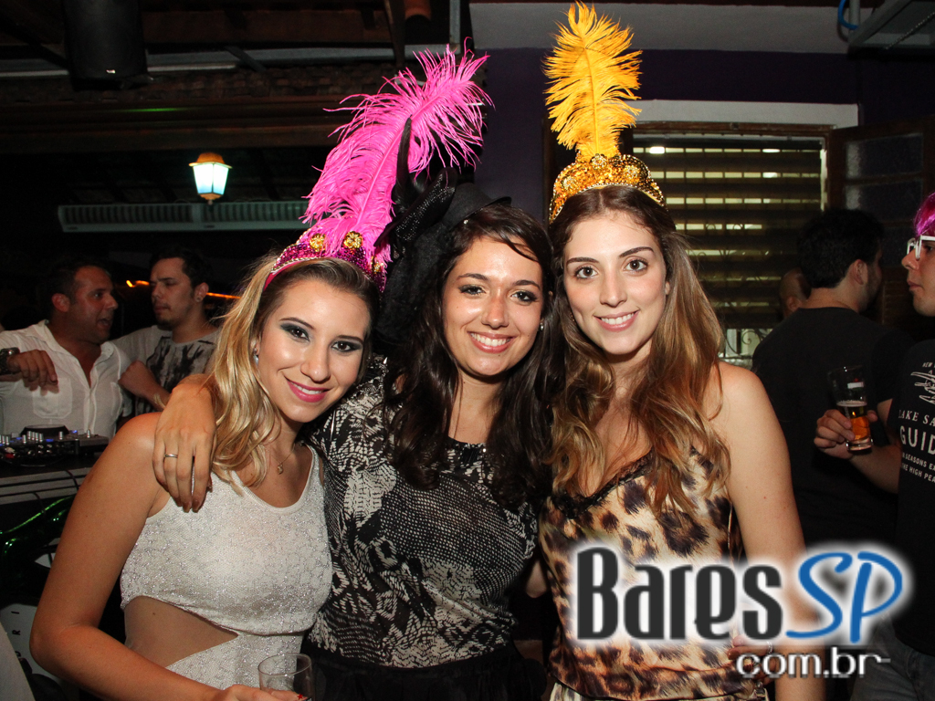 Vila Moema apresentou ambiente descontraído com DJs residentes Vila Moema apresentou ambiente descontraído com DJs residentes