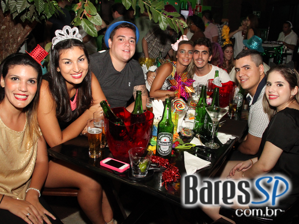 Vila Moema apresentou ambiente descontraído com DJs residentes Vila Moema apresentou ambiente descontraído com DJs residentes