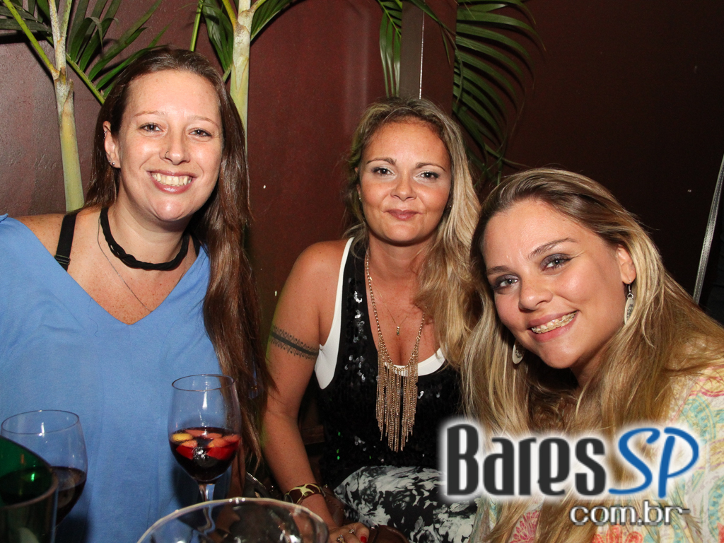 Vila Moema apresentou ambiente descontraído com DJs residentes Vila Moema apresentou ambiente descontraído com DJs residentes