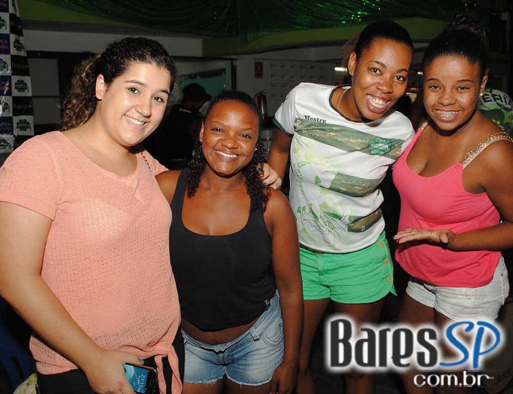 Camisa Verde e Branco se preparou para o carnaval e realizou ensaio em sua quadra na sexta Camisa Verde e Branco se preparou para o carnaval e realizou ensaio em sua quadra na sexta