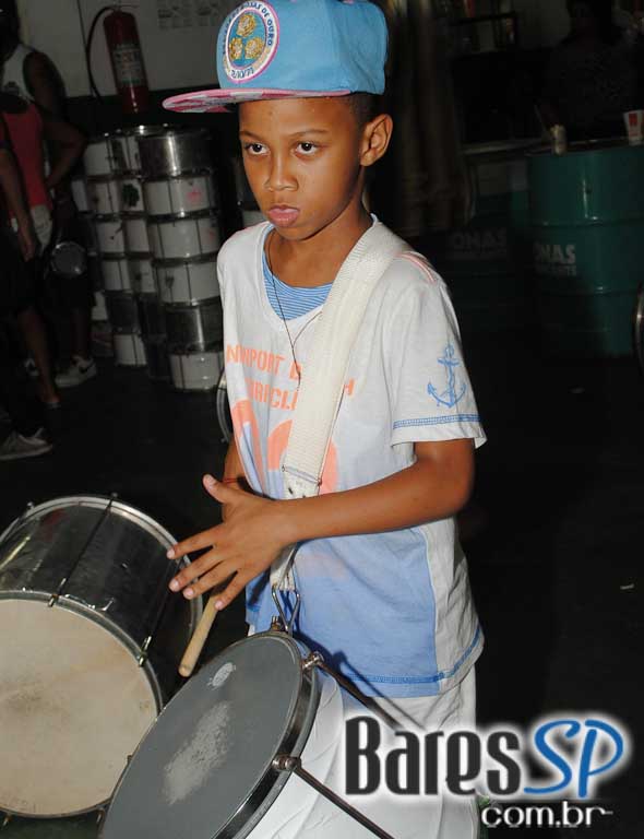 Camisa Verde e Branco se preparou para o carnaval e realizou ensaio em sua quadra na sexta Camisa Verde e Branco se preparou para o carnaval e realizou ensaio em sua quadra na sexta
