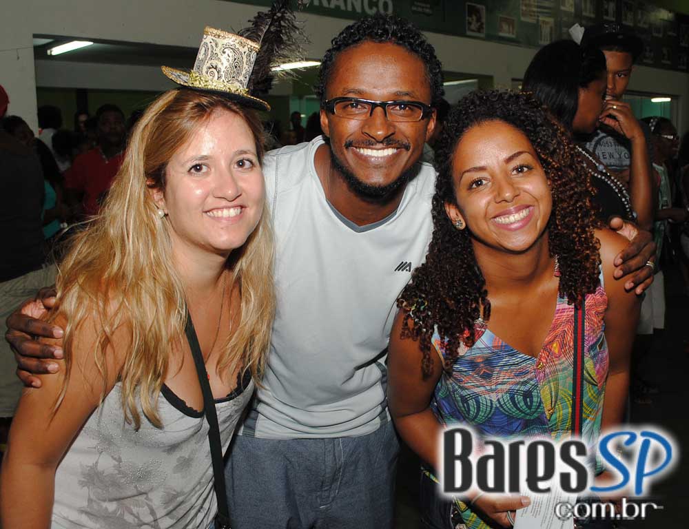 Camisa Verde e Branco se preparou para o carnaval e realizou ensaio em sua quadra na sexta Camisa Verde e Branco se preparou para o carnaval e realizou ensaio em sua quadra na sexta