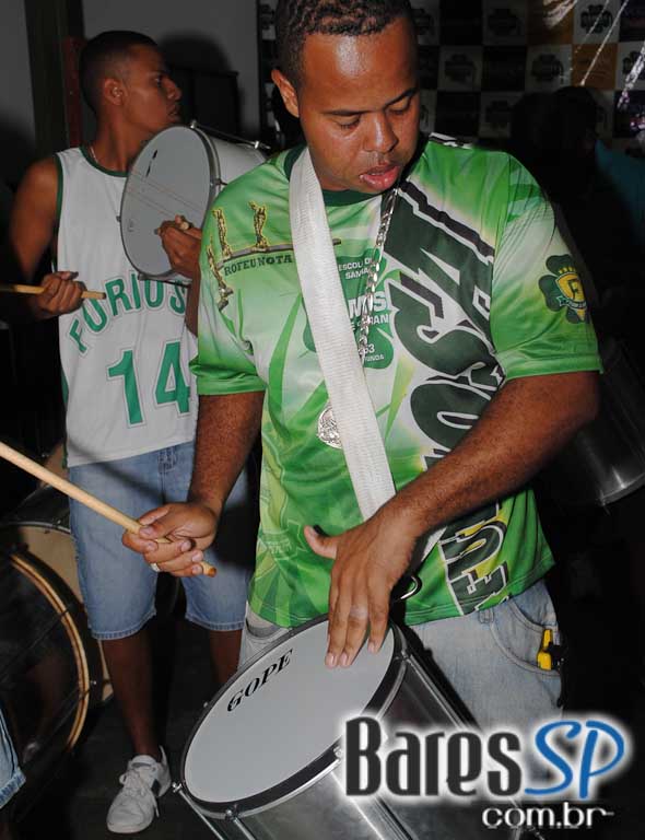 Camisa Verde e Branco se preparou para o carnaval e realizou ensaio em sua quadra na sexta Camisa Verde e Branco se preparou para o carnaval e realizou ensaio em sua quadra na sexta