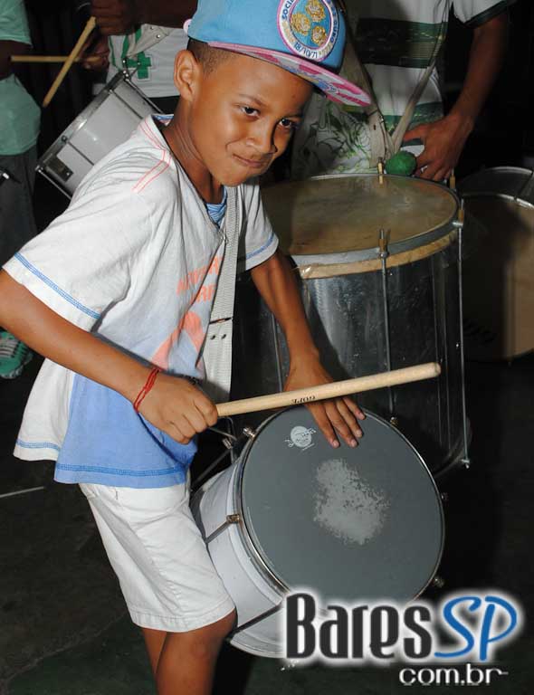 Camisa Verde e Branco se preparou para o carnaval e realizou ensaio em sua quadra na sexta Camisa Verde e Branco se preparou para o carnaval e realizou ensaio em sua quadra na sexta