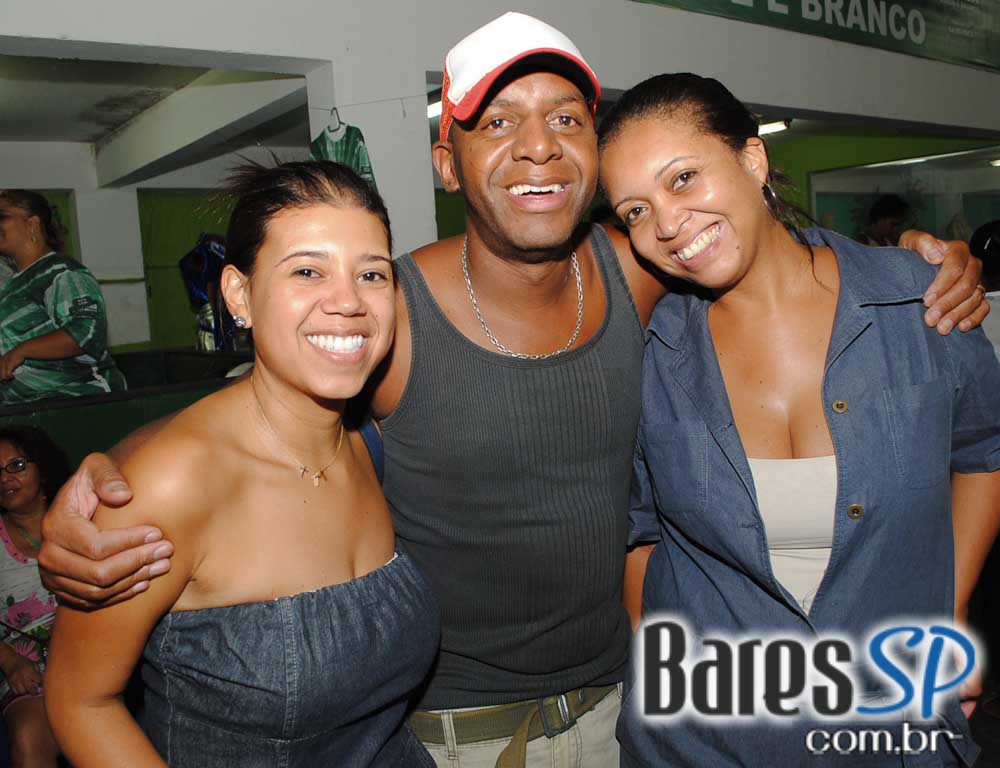 Camisa Verde e Branco se preparou para o carnaval e realizou ensaio em sua quadra na sexta Camisa Verde e Branco se preparou para o carnaval e realizou ensaio em sua quadra na sexta