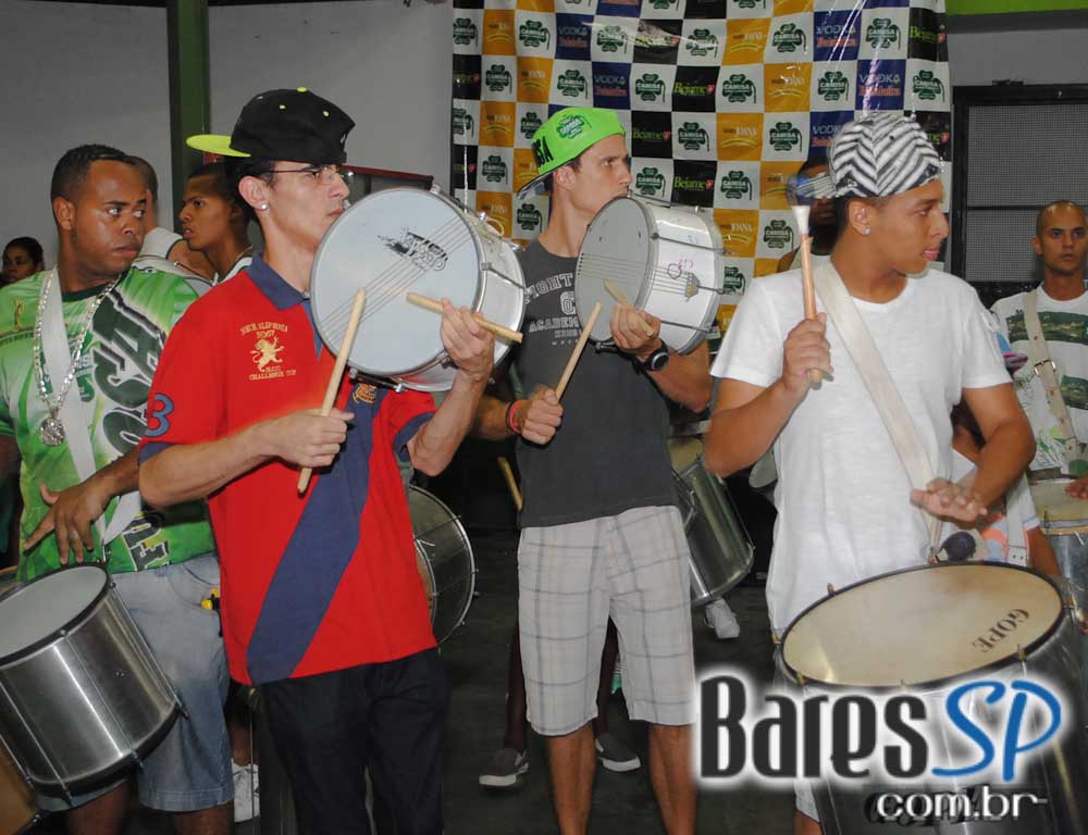 Camisa Verde e Branco se preparou para o carnaval e realizou ensaio em sua quadra na sexta Camisa Verde e Branco se preparou para o carnaval e realizou ensaio em sua quadra na sexta