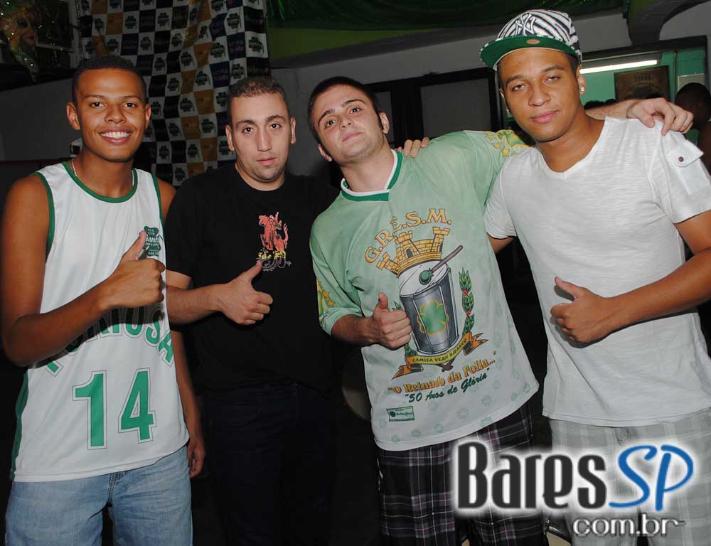 Camisa Verde e Branco se preparou para o carnaval e realizou ensaio em sua quadra na sexta Camisa Verde e Branco se preparou para o carnaval e realizou ensaio em sua quadra na sexta