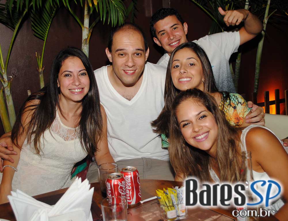 Vila Moema apresentou ambiente descontraído com DJs residentes Vila Moema apresentou ambiente descontraído com DJs residentes