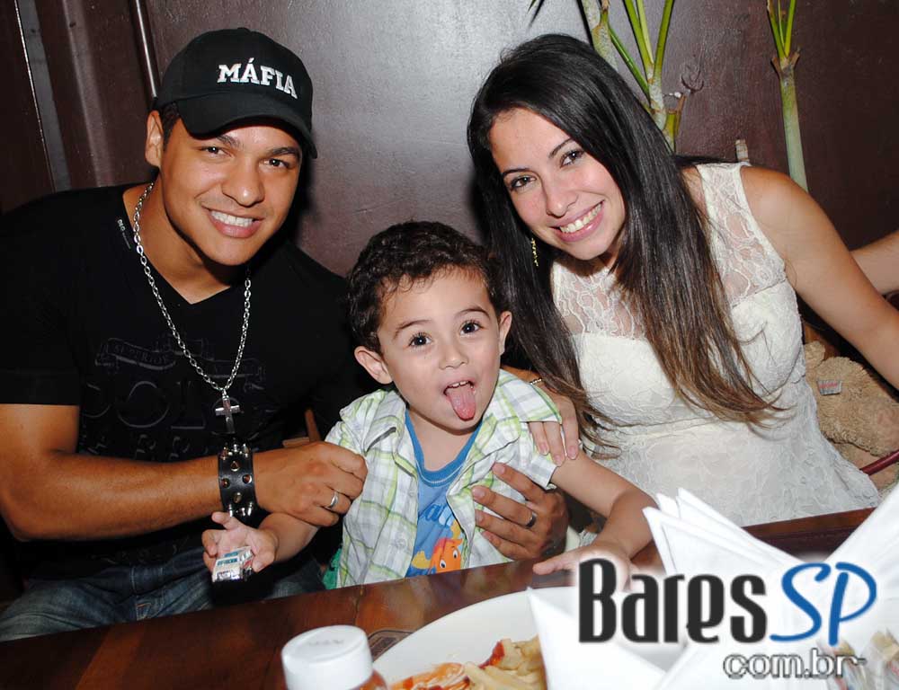 Vila Moema apresentou ambiente descontraído com DJs residentes Vila Moema apresentou ambiente descontraído com DJs residentes