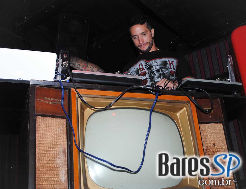 Nesta sexta-feira o Anexo B apresentou um Tributo a Tim Maia & Jorge Bem por Quarteto São Jorge Nesta sexta-feira o Anexo B apresentou um Tributo a Tim Maia & Jorge Bem por Quarteto São Jorge