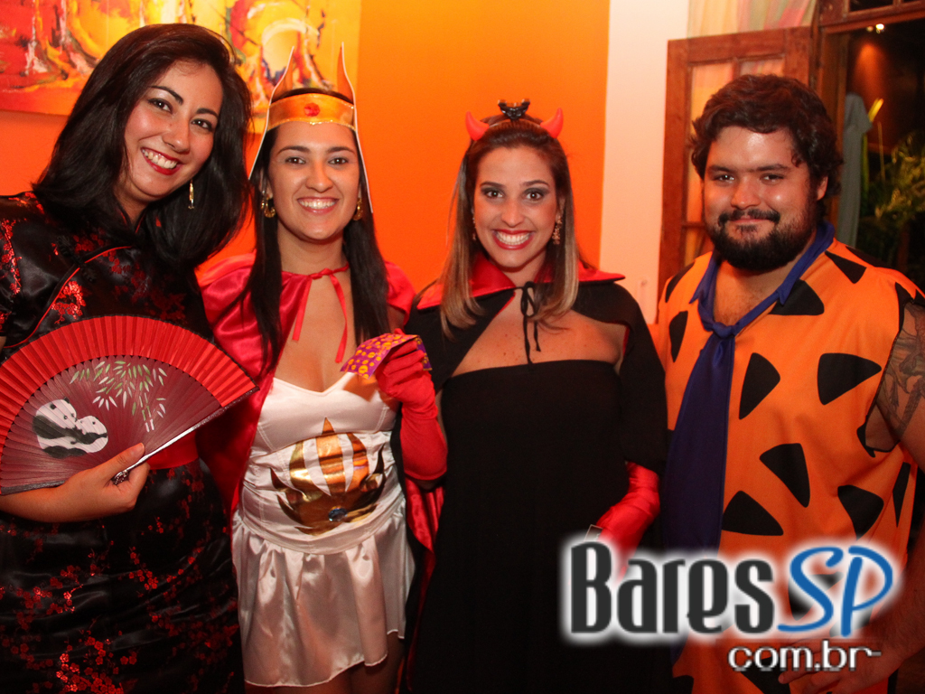 Vila Moema apresentou ambiente descontraído com DJs residentes Vila Moema apresentou ambiente descontraído com DJs residentes