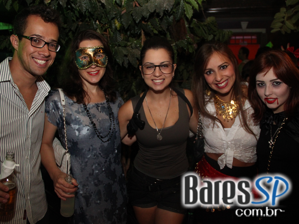 Vila Moema apresentou ambiente descontraído com DJs residentes Vila Moema apresentou ambiente descontraído com DJs residentes