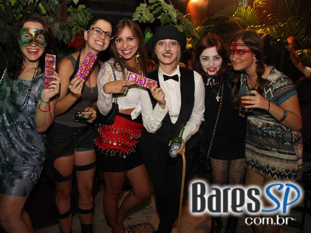 Vila Moema apresentou ambiente descontraído com DJs residentes Vila Moema apresentou ambiente descontraído com DJs residentes