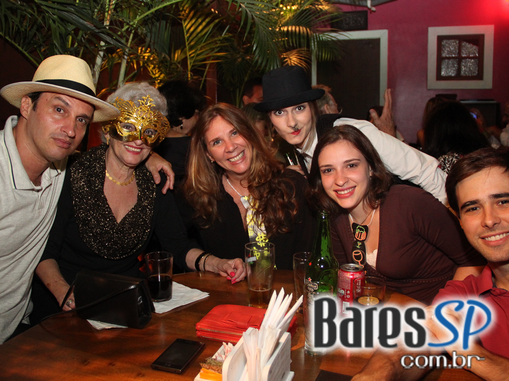 Vila Moema apresentou ambiente descontraído com DJs residentes Vila Moema apresentou ambiente descontraído com DJs residentes