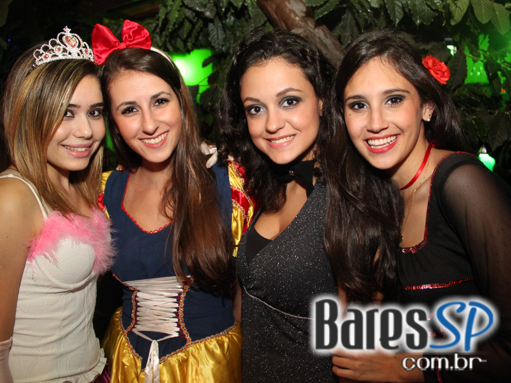 Vila Moema apresentou ambiente descontraído com DJs residentes Vila Moema apresentou ambiente descontraído com DJs residentes