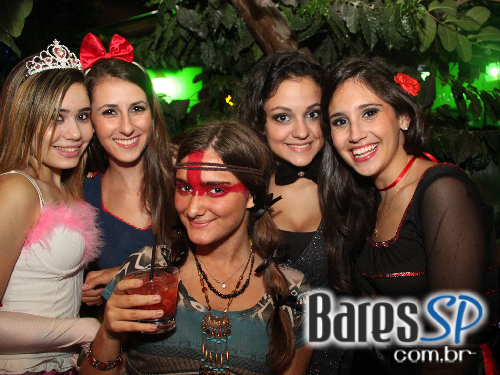 Vila Moema apresentou ambiente descontraído com DJs residentes Vila Moema apresentou ambiente descontraído com DJs residentes