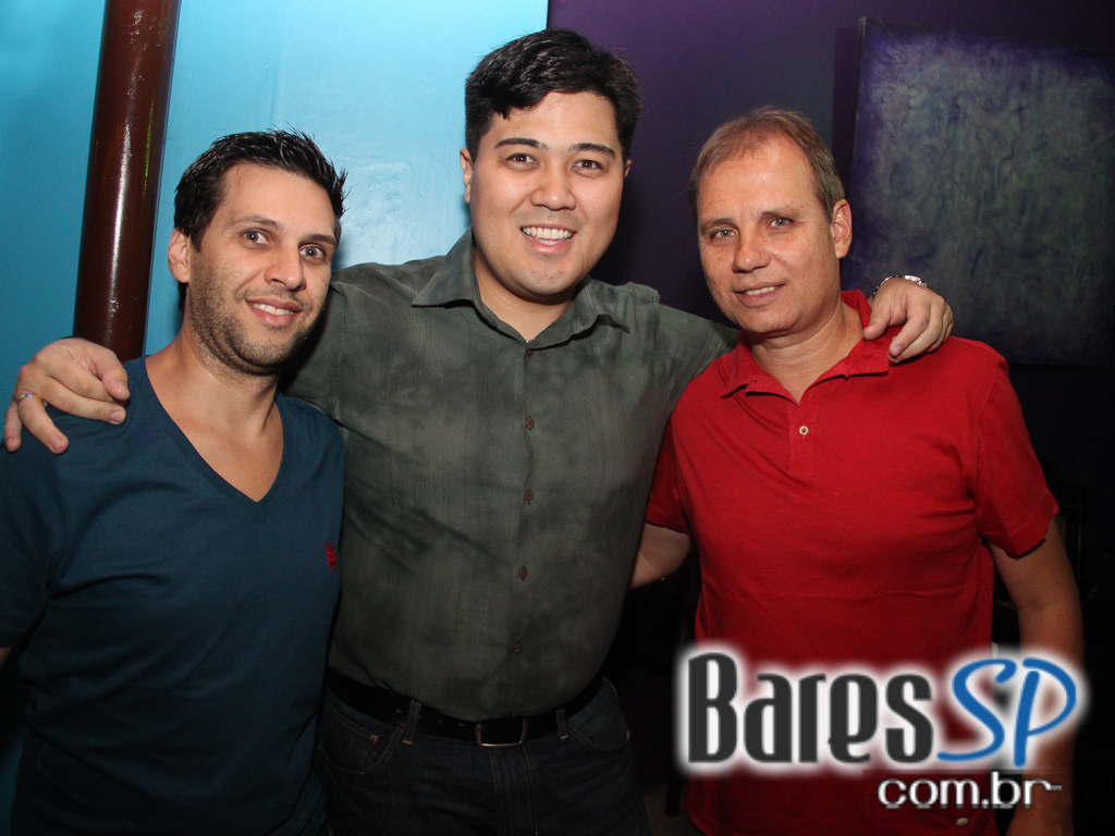 Vila Moema apresentou ambiente descontraído com DJs residentes Vila Moema apresentou ambiente descontraído com DJs residentes