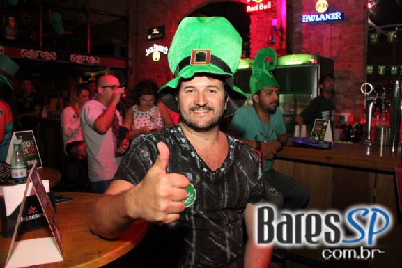 Bandas convidadas agitaram a comemoração do St. Patrick's Day nesta segunda-feira no Ozzie Pub