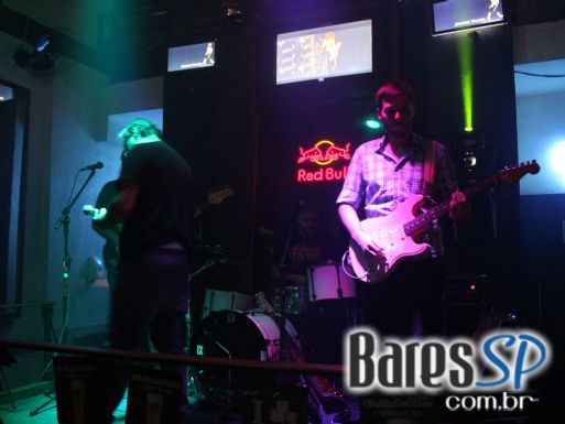 Bandas The Rocks e Banda 1 agitaram a sexta-feira com Pub Crawl SP no Kabala Tatuapé - St. Patrick Week