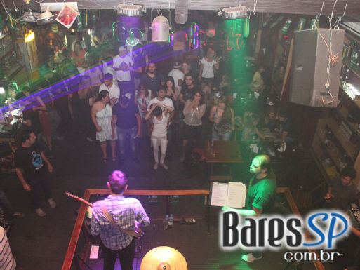 Bandas The Rocks e Banda 1 agitaram a sexta-feira com Pub Crawl SP no Kabala Tatuapé - St. Patrick Week