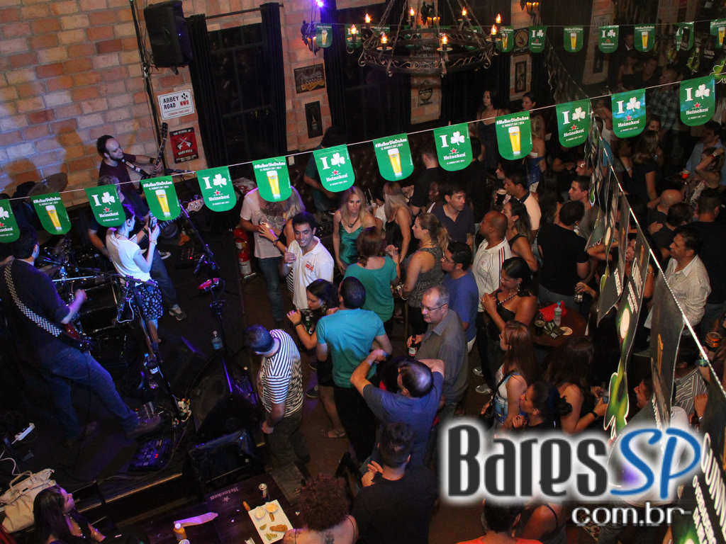 Apresentação da banda Rock Machine no palco do The Lord Apresentação da banda Rock Machine no palco do The Lord