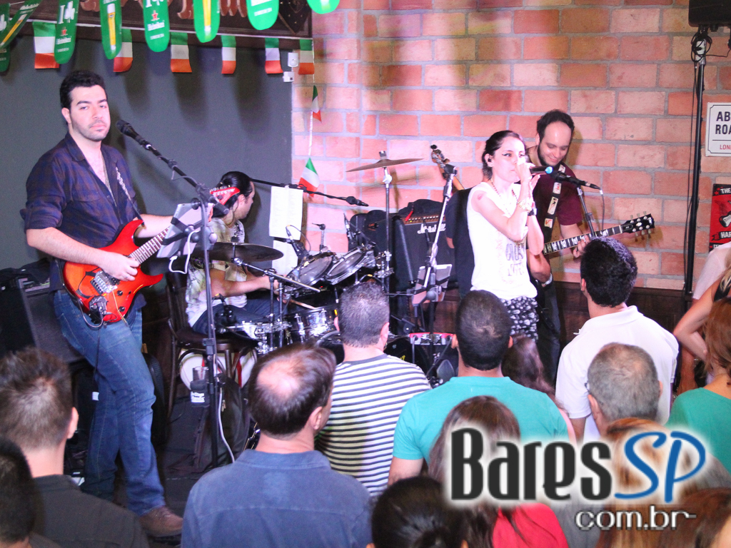 Apresentação da banda Rock Machine no palco do The Lord Apresentação da banda Rock Machine no palco do The Lord