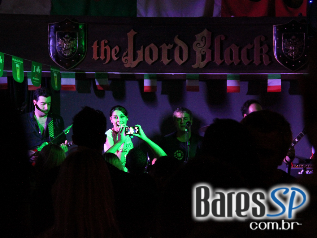 Apresentação da banda Rock Machine no palco do The Lord Apresentação da banda Rock Machine no palco do The Lord