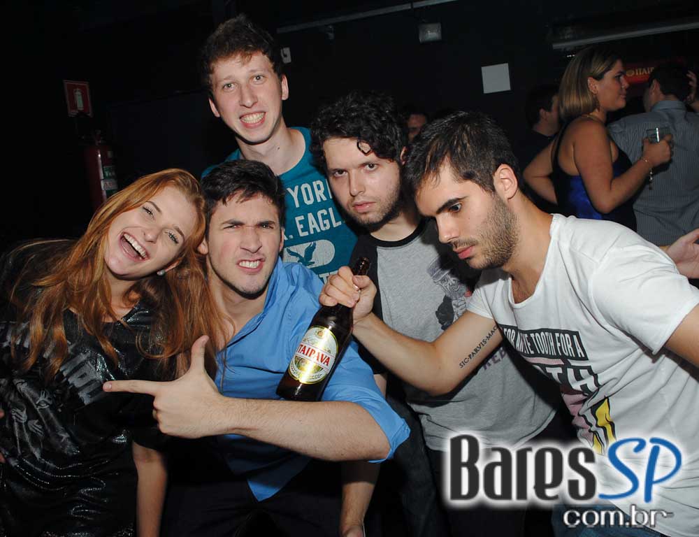 Bar Camará embalou a noite ao som de setanejo e pop rock Bar Camará embalou a noite ao som de setanejo e pop rock