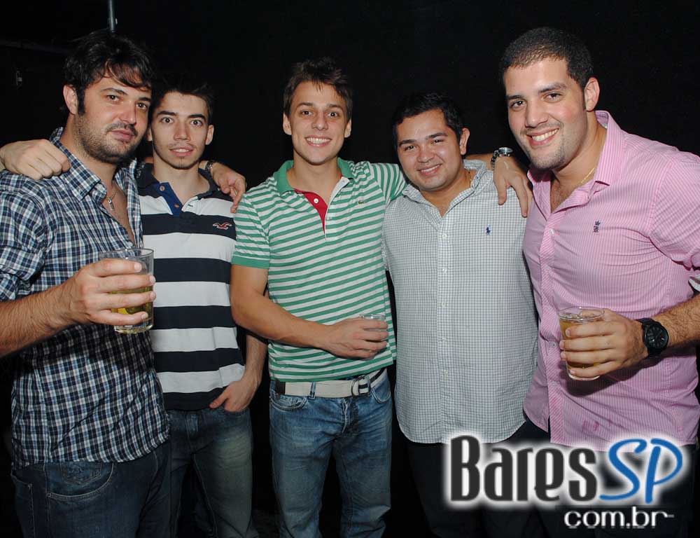 Bar Camará embalou a noite ao som de setanejo e pop rock Bar Camará embalou a noite ao som de setanejo e pop rock