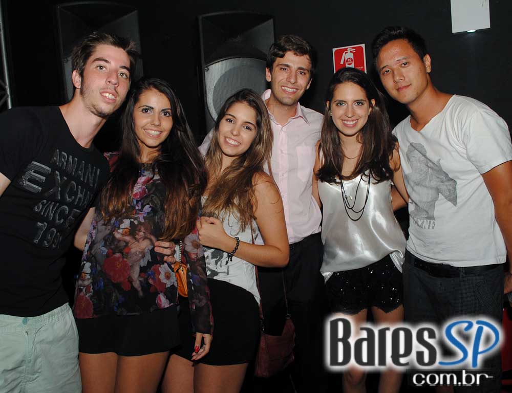 Bar Camará embalou a noite ao som de setanejo e pop rock Bar Camará embalou a noite ao som de setanejo e pop rock