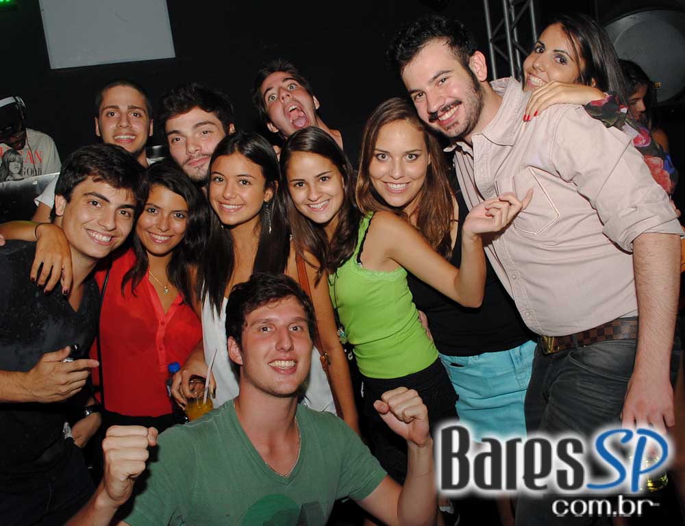 Bar Camará embalou a noite ao som de setanejo e pop rock Bar Camará embalou a noite ao som de setanejo e pop rock