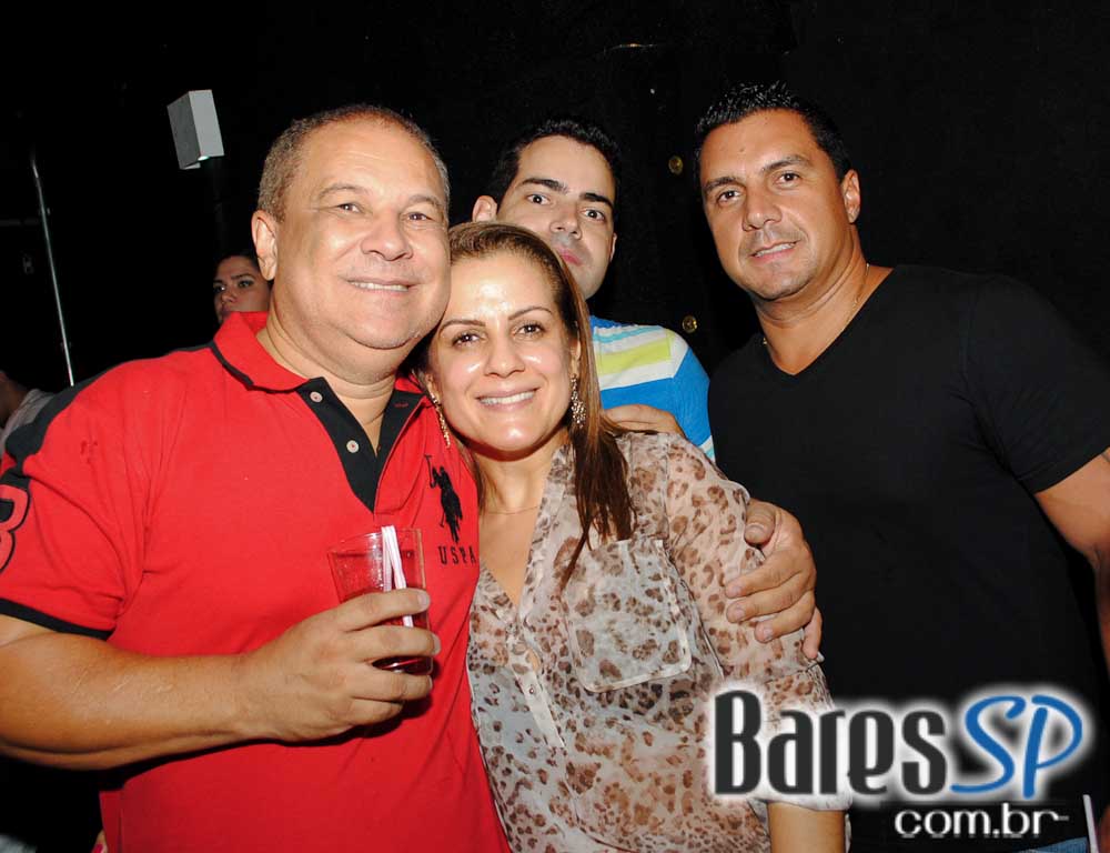 Bar Camará embalou a noite ao som de setanejo e pop rock Bar Camará embalou a noite ao som de setanejo e pop rock