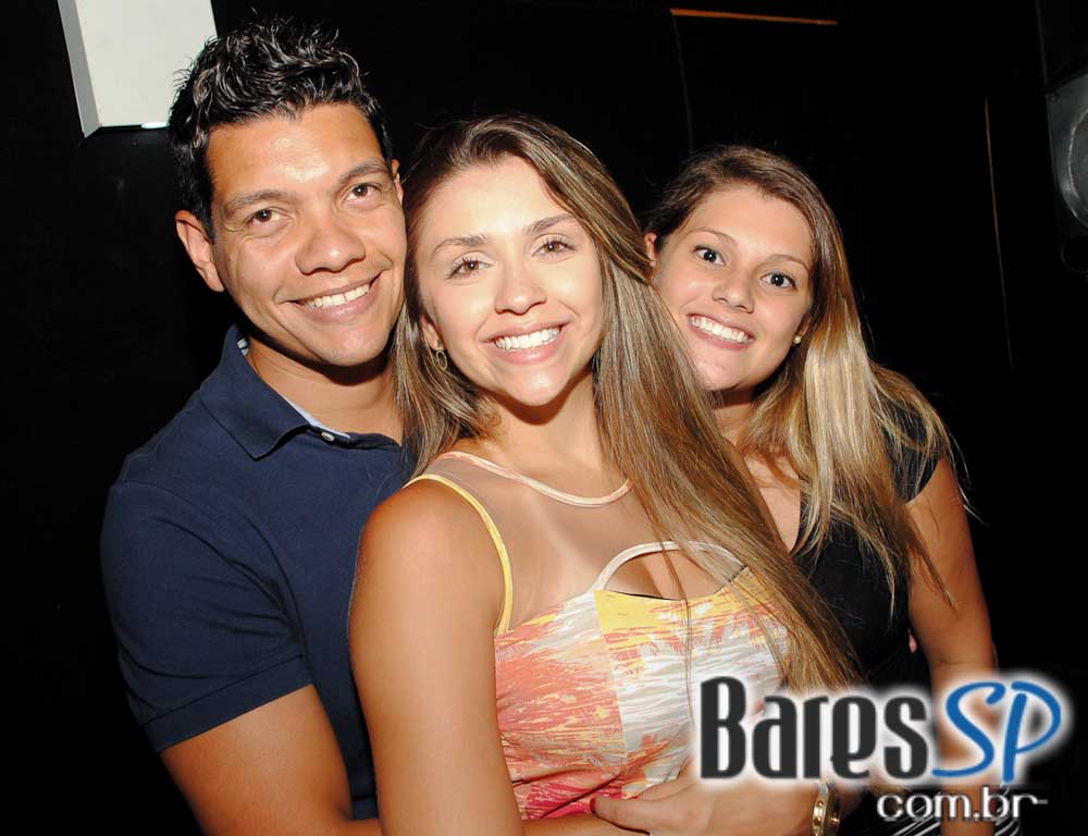 Bar Camará embalou a noite ao som de setanejo e pop rock Bar Camará embalou a noite ao som de setanejo e pop rock