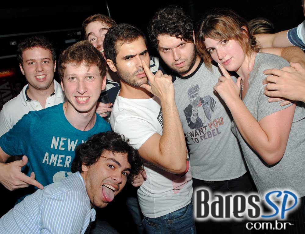 Bar Camará embalou a noite ao som de setanejo e pop rock Bar Camará embalou a noite ao som de setanejo e pop rock