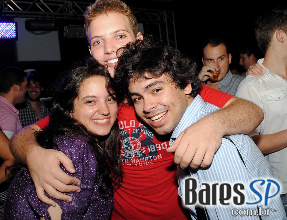 Bar Camará embalou a noite ao som de setanejo e pop rock Bar Camará embalou a noite ao som de setanejo e pop rock