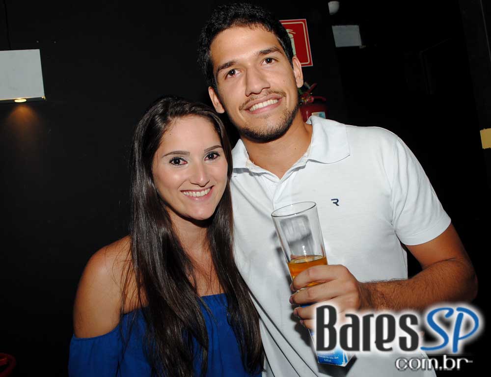 Bar Camará embalou a noite ao som de setanejo e pop rock Bar Camará embalou a noite ao som de setanejo e pop rock