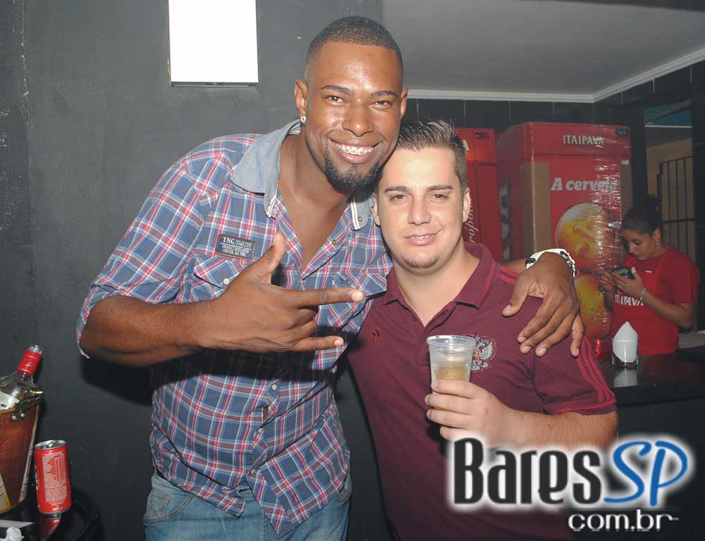 Bar Camará embalou a noite ao som de setanejo e pop rock Bar Camará embalou a noite ao som de setanejo e pop rock