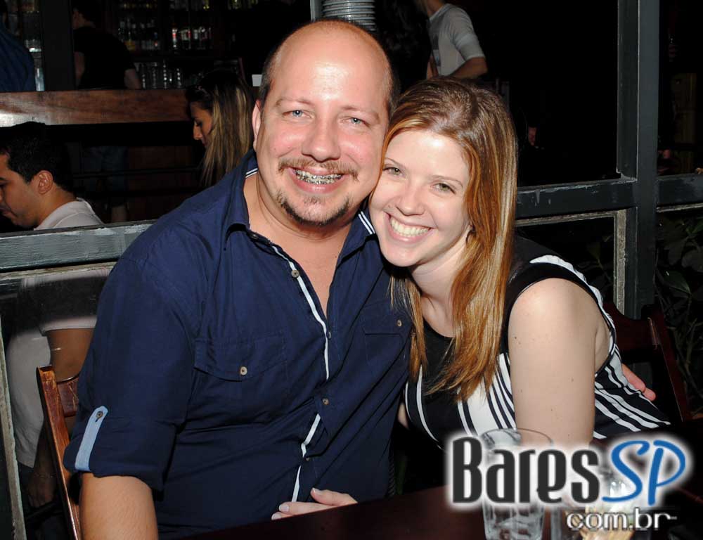 Bar Camará embalou a noite ao som de setanejo e pop rock Bar Camará embalou a noite ao som de setanejo e pop rock