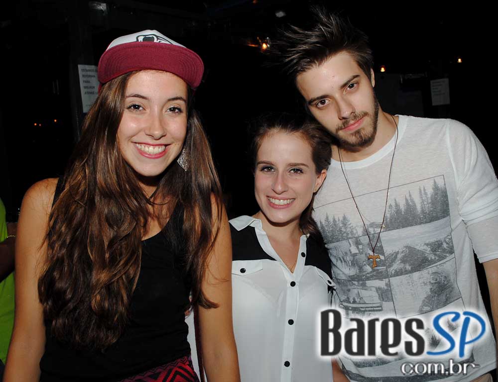 Bar Camará embalou a noite ao som de setanejo e pop rock Bar Camará embalou a noite ao som de setanejo e pop rock