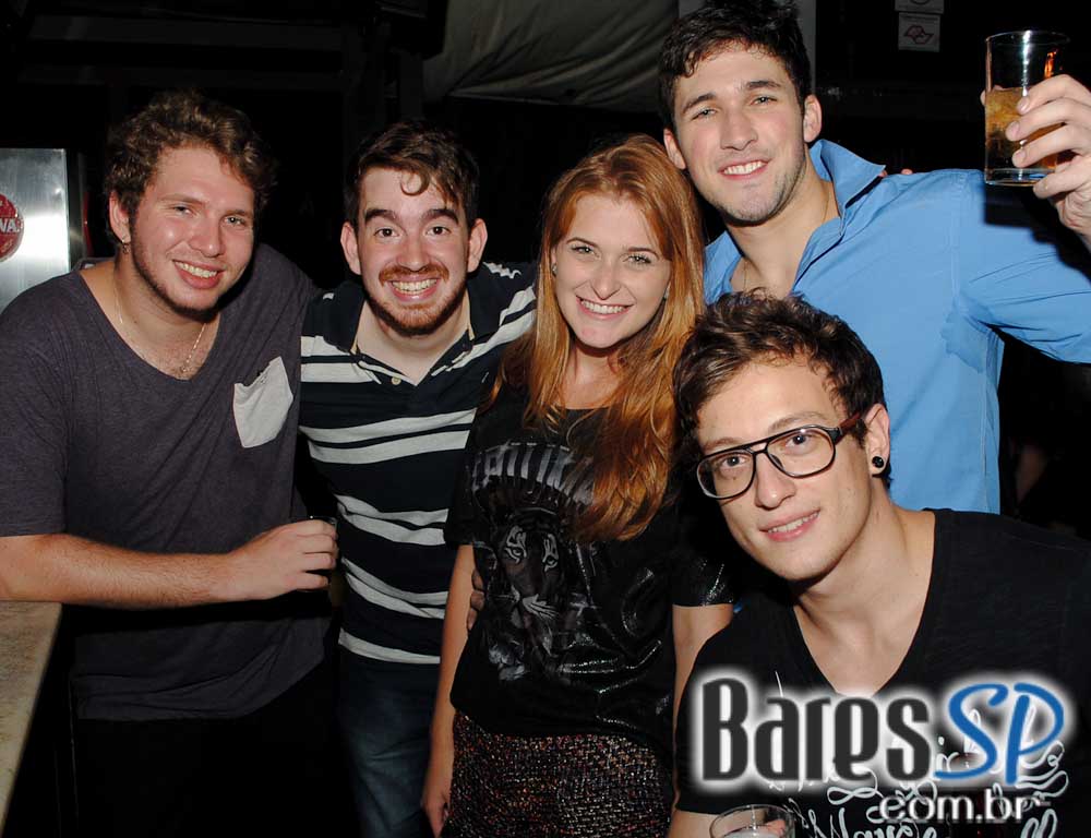 Bar Camará embalou a noite ao som de setanejo e pop rock Bar Camará embalou a noite ao som de setanejo e pop rock