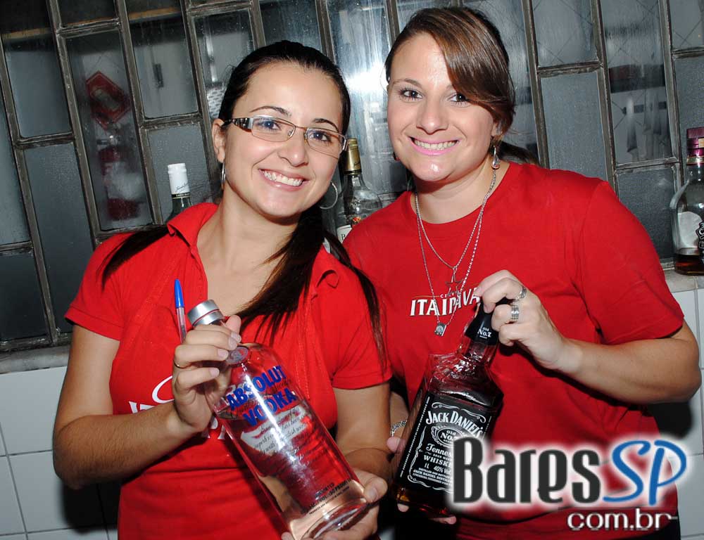 Bar Camará embalou a noite ao som de setanejo e pop rock Bar Camará embalou a noite ao som de setanejo e pop rock