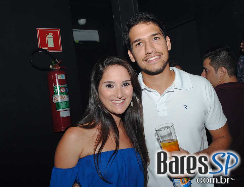 Bar Camará embalou a noite ao som de setanejo e pop rock Bar Camará embalou a noite ao som de setanejo e pop rock