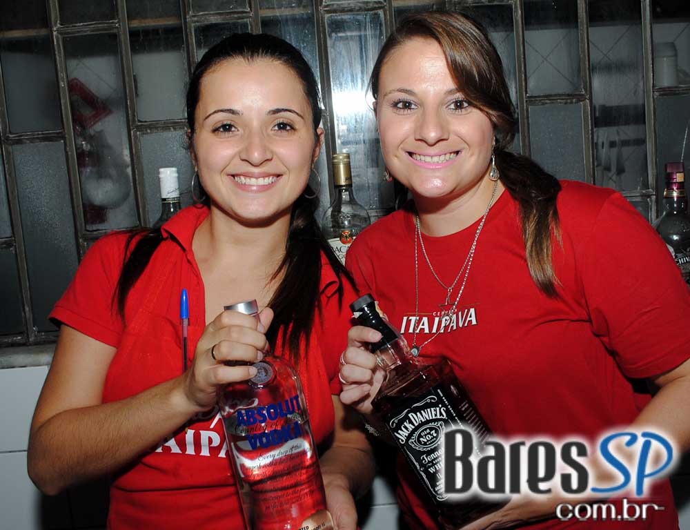 Bar Camará embalou a noite ao som de setanejo e pop rock Bar Camará embalou a noite ao som de setanejo e pop rock