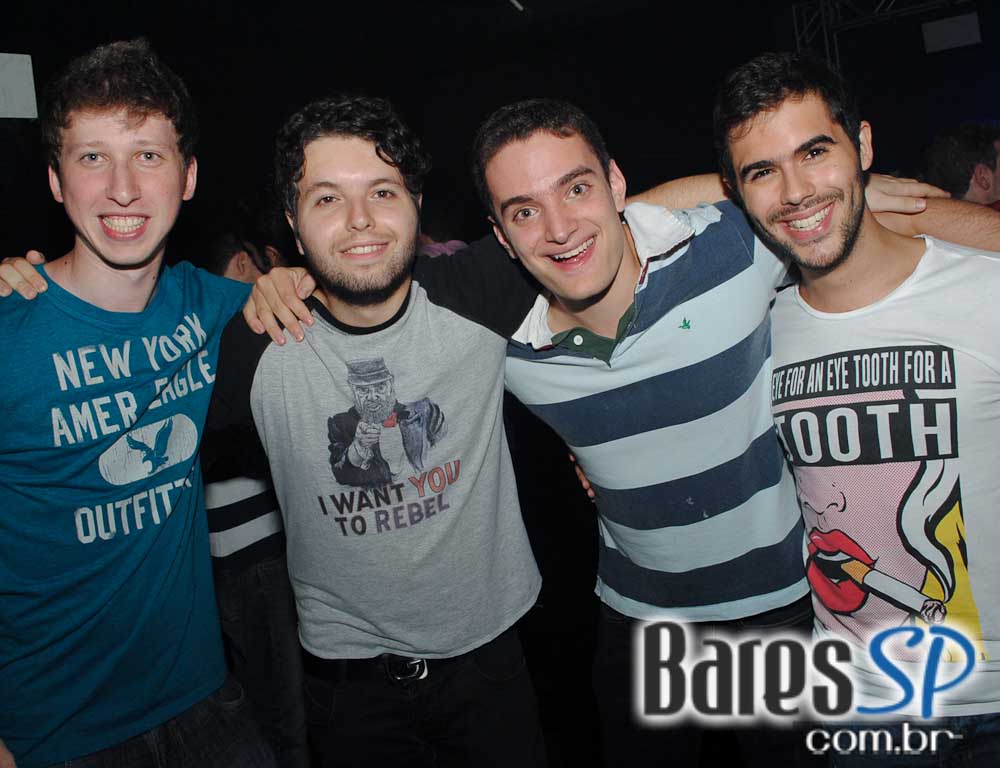 Bar Camará embalou a noite ao som de setanejo e pop rock Bar Camará embalou a noite ao som de setanejo e pop rock