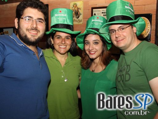 Rhino Pub recebeu bandas convidadas que comemoraram o St. Patrick Day no domingo - St. Patrick Week