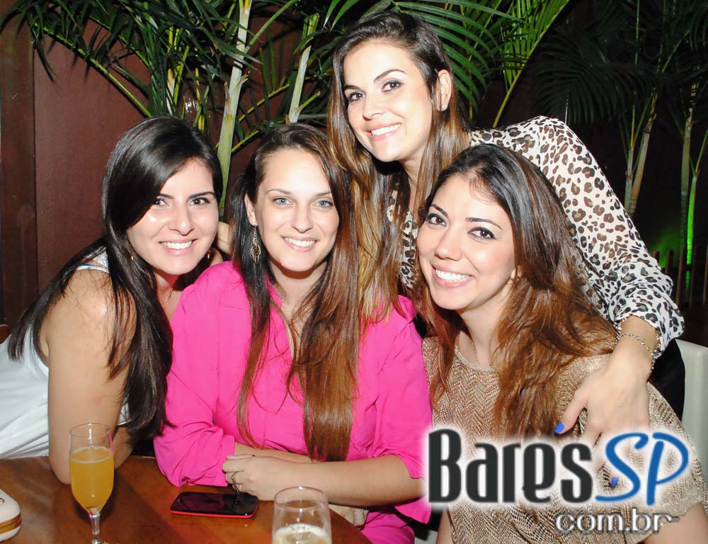 Vila Moema apresentou ambiente descontraído com DJs residentes Vila Moema apresentou ambiente descontraído com DJs residentes