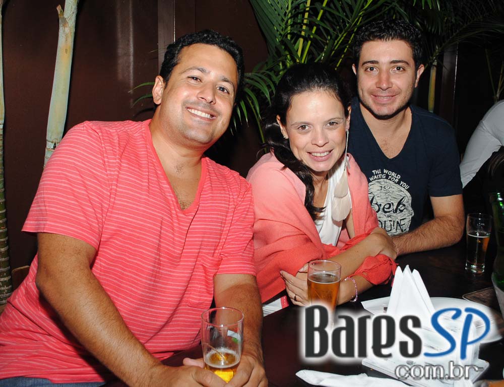 Vila Moema apresentou ambiente descontraído com DJs residentes Vila Moema apresentou ambiente descontraído com DJs residentes