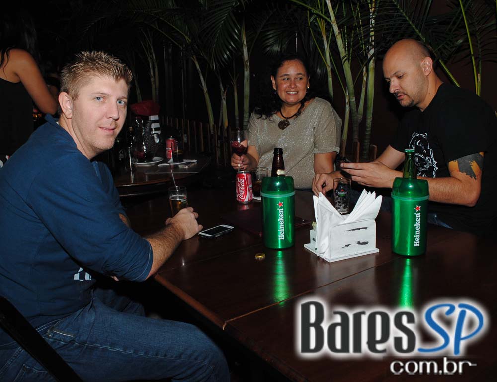 Vila Moema apresentou ambiente descontraído com DJs residentes Vila Moema apresentou ambiente descontraído com DJs residentes